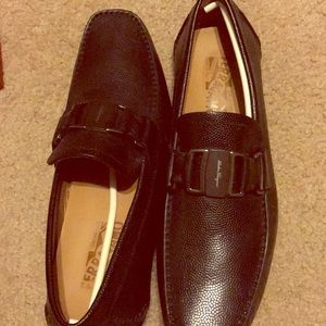 Ferragamo shoes worn 1 time. very good condition !